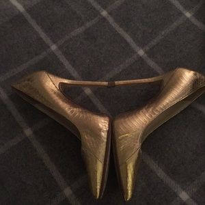 Kors Micheal Kors Gold Snake pumps